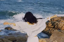 Video: Cuối năm rồi, bỏ hết những chuyện cũ đi thôi!