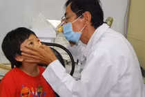 Video: Nhìn vào người đau mắt đỏ có bị lây bệnh đau mắt không?