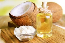 Video: Thoa dầu dừa mỗi tối- bí quyết trị dứt điểm nám và tàn nhang