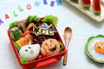 Video: Cách làm cơm Bento Halloween dễ thương dọa ma cả nhà