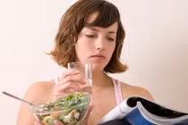 Video: Thói quen ăn uống sai lầm khiến bạn già đi 15 tuổi