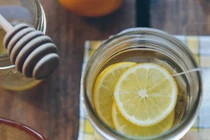 Video: 10 biện pháp tự nhiên thoát khỏi cơn đau họng nhanh chóng