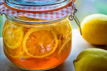 Video: Bật mí cách trị ho bằng chanh đào ngâm mật ong cực hiệu quả