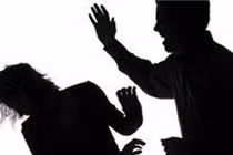 Video: Đàn ông đánh vợ, bỏ đi đừng tiếc