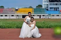 Video: Vì sao phải tuyệt đối tránh xa "đàn ông mặc váy"?