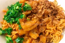 Video: Cách làm mì trộn tóp mỡ ngon ngất ngây