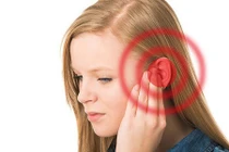 Video: Cách xử lý khi bị nước vào tai tốt nhất tránh viêm nhiễm