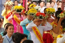 Video: Dâng hoa lễ Phật thế nào để nhận được nhiều phúc báu?