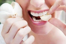 Video: Ăn 1 tép tỏi vào đúng thời điểm này, đẩy lùi ung thư bệnh tật