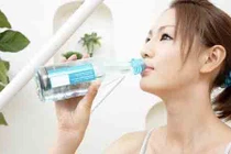 Video: Ngộ độc thực phẩm khi đi du lịch, xử lý thế nào?