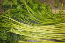 Video: 4 món ăn từ rau cần giúp bạn ngủ ngon 1 mạch tới sáng