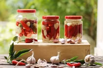 Video: 7 bài thuốc ngâm giấm nổi tiếng: Mỗi món đều là vị thuốc đa tác dụng