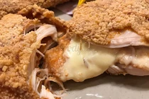 Video: Mẹo nhỏ giúp món gà rán phô mai thơm ngon nức mũi