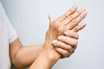 Video: 40 tuổi thường bị tê tay, có thể là dấu hiệu của bệnh này