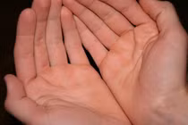 Video: Bàn tay có 1 trong 5 dấu hiệu này, càng già lại càng giàu