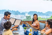 Du lịch nội địa lại cháy phòng, khách rộn rã săn tour chào hè