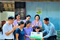 Vinamilk trao tặng những cơ hội cùng chương trình “Cặp lá yêu thương“