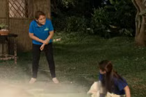 Tự tay tổ chức sinh nhật cho Claire, Angela suýt bị thiêu cháy