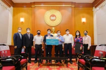 Hana Bank ủng hộ Quỹ Vắc-xin phòng, chống Covid-19