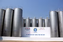 Khách VIP thăm siêu nhà máy sữa của Vinamilk