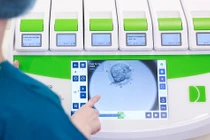 Vinmec ứng dụng AI nuôi cấy phôi thụ tinh ống nghiệm