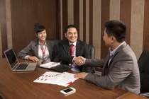 Ai hậu thuẫn thương vụ bán cổ phiếu của Techcombank?