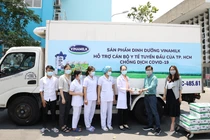 Vinamilk ủng hộ 8 tỷ giúp Hà Nội và 3 tỉnh miền Trung chống COVID-19