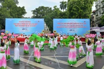 Vinamilk đồng hành cùng hàng ngàn người cao tuổi đồng diễn thể dục dưỡng sinh tại Hà Nội