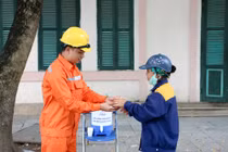 Bình nước miễn phí - mát lòng ngày hè