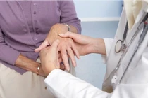 Tại sao hôn nhân hạnh phúc giúp giảm đau khớp?