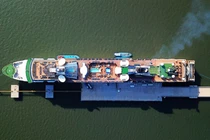 Du thuyền “siêu sang” liên tiếp cập cảng Hạ Long