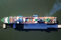 Du thuyền “siêu sang” liên tiếp cập cảng Hạ Long