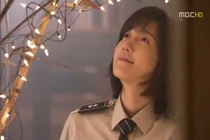 Lee Ji Ah và Yoon Si Yoon "hôn" trên màn ảnh Việt