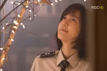 Lee Ji Ah và Yoon Si Yoon "hôn" trên màn ảnh Việt