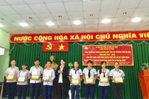 Novaland trao 332 suất học bổng nâng bước em tới trường