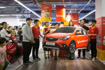 Sôi động cuộc đua mua sắm trúng ô tô VinFast tại VinMart Landmark 81
