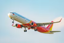 Vietjet vận chuyển miễn phí hàng cứu trợ, tặng vé cán bộ đến vùng lũ