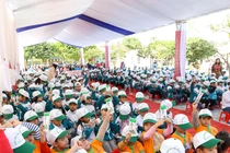 Trẻ em Hà Nam hào hứng tham gia lễ phát động chương trình sữa học đường