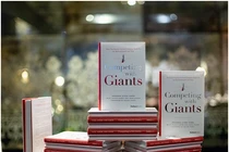 Forbes: "Sách của Trần Uyên Phương thể hiện tinh thần người Việt"