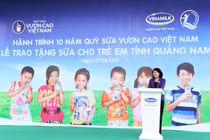 Hành trình trao sữa 10 năm của quỹ sữa vươn cao Việt Nam