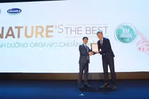 Vinamilk ra mắt sản phẩm sữa bột trẻ em được bổ sung tổ yến 