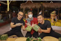 Dàn sao Việt nô nức trẩy Hội Hoa Xuân 2022 tại Novaland Gallery