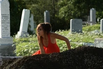 Thám Tử Doyle: Jack gặp rắc rối với “cô gái bên nấm mồ” 