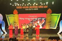 Trao 1.000 phần quà cho trẻ em nghèo 