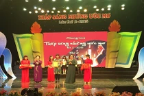 Trao 1.000 phần quà cho trẻ em nghèo 