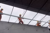 Niềm tin tỏa sáng trong cơn bão số 2