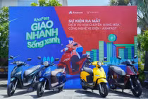 VinFast hợp tác Ahamove ra mắt dịch vụ vận chuyển hàng hóa trên nền tảng công nghệ bằng xe máy điện AhaFast