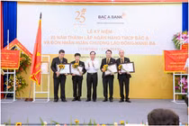25 năm thành lập: BAC A BANK nhận huân chương lao động hạng ba