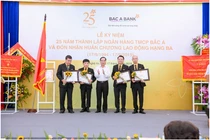 25 năm thành lập: BAC A BANK nhận huân chương lao động hạng ba