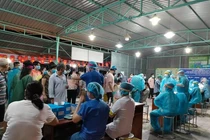 Nutifood và Ông Bầu tặng sản phẩm cho CBNV ngành y TP.HCM